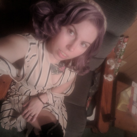 Meet your Posher, Danielle - Picture 4 of 6